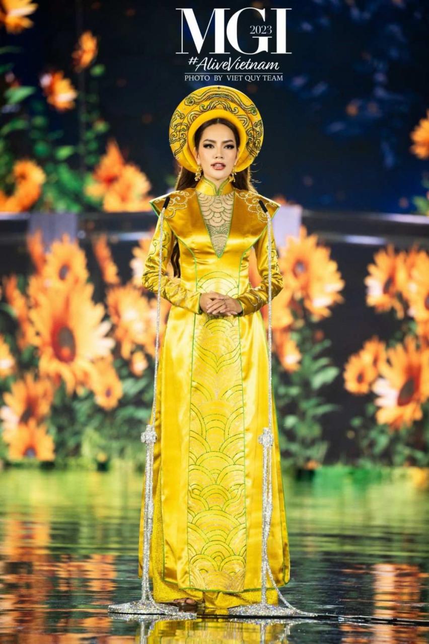 Le Hoang Phuong ទទួលបានការគាំទ្រពីទស្សនិកជនក្នុងអំឡុងពេលធ្វើបទបង្ហាញរបស់គាត់។ រូបភាព៖ គណៈកម្មាធិការរៀបចំ