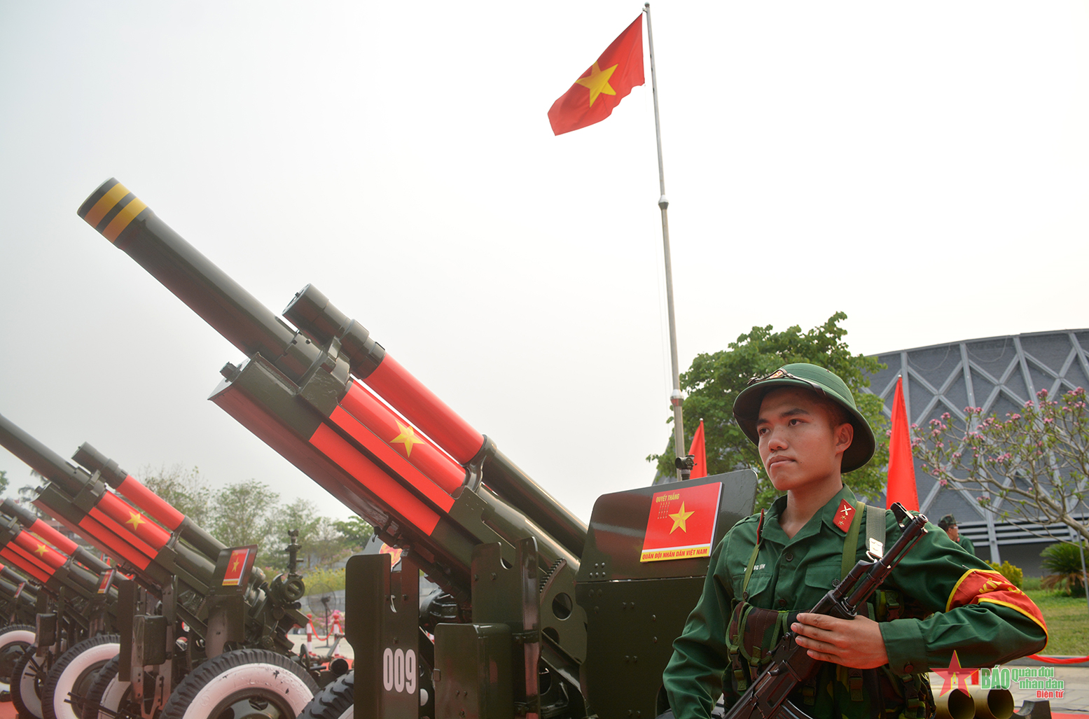 L'artillerie d'apparat est arrivée à Dien Bien.