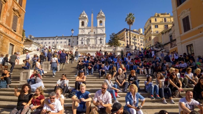 Khách quốc tế đổ xô đến Spanish Steps (Bậc thang Tây Ban Nha) ở Rome, Italy. Ảnh: Dreamstime