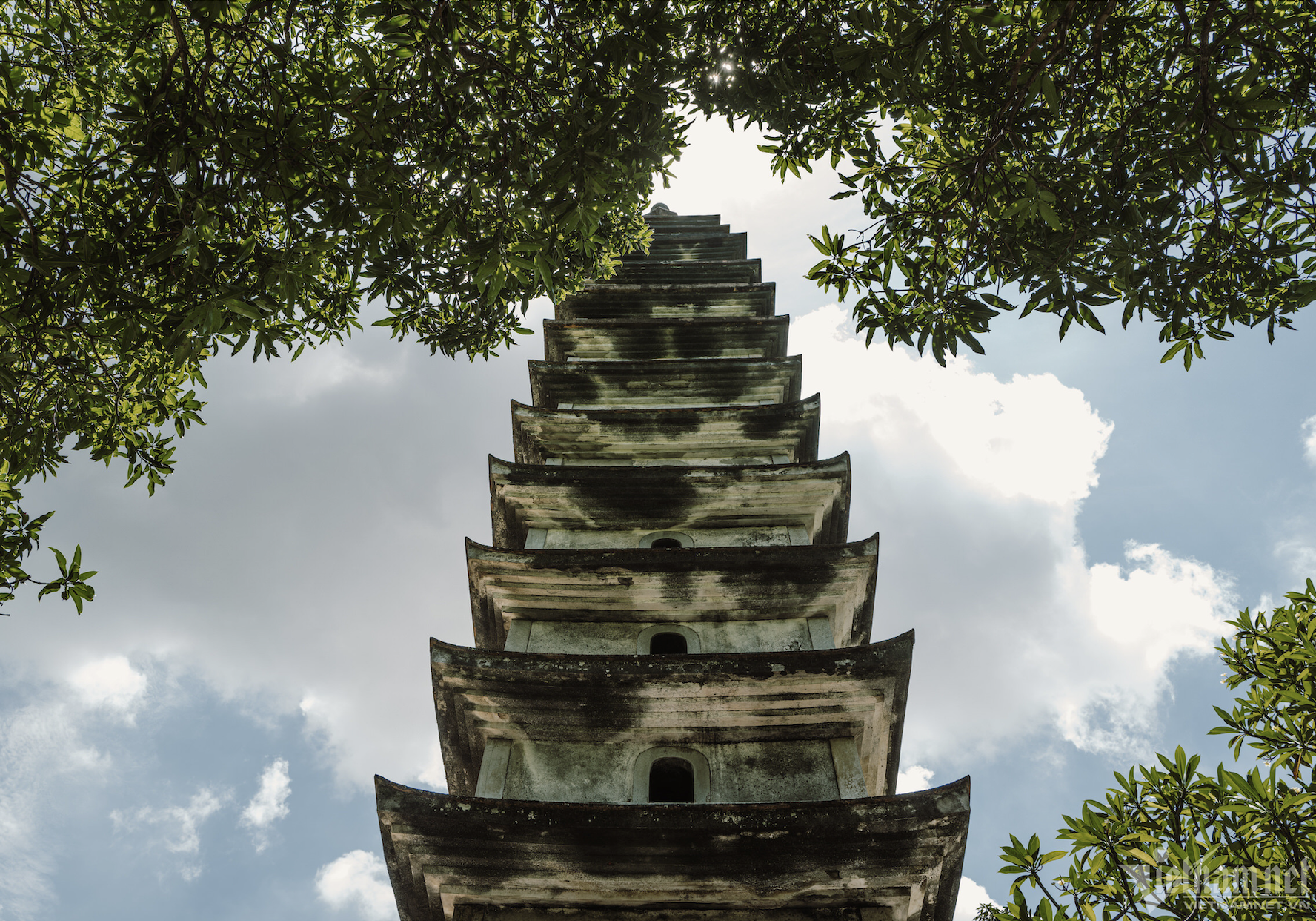 La pagode de la dynastie Tran possède une tour en briques vieille de 700 ans, la plus haute du Vietnam