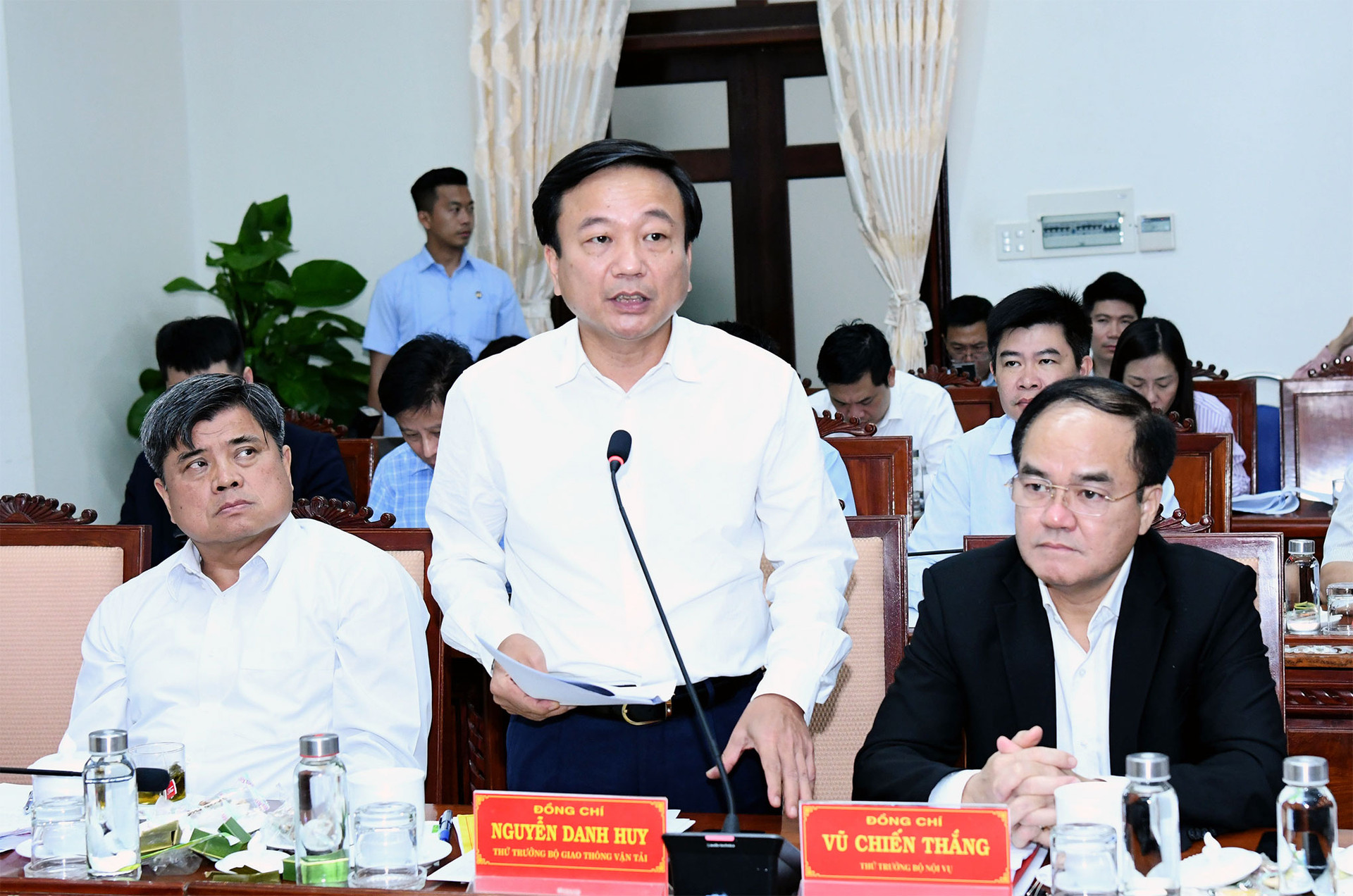 Le président de l'Assemblée nationale, Vuong Dinh Hue, travaille avec le Comité permanent du Comité provincial du Parti de Phu Yen -0