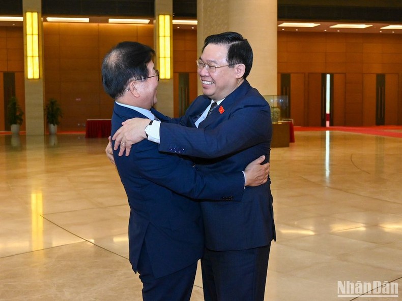 National Assembly Chairman Vuong Dinh Hue receives former Speaker of the National Assembly of South Korea Park Byeong-seug photo 1