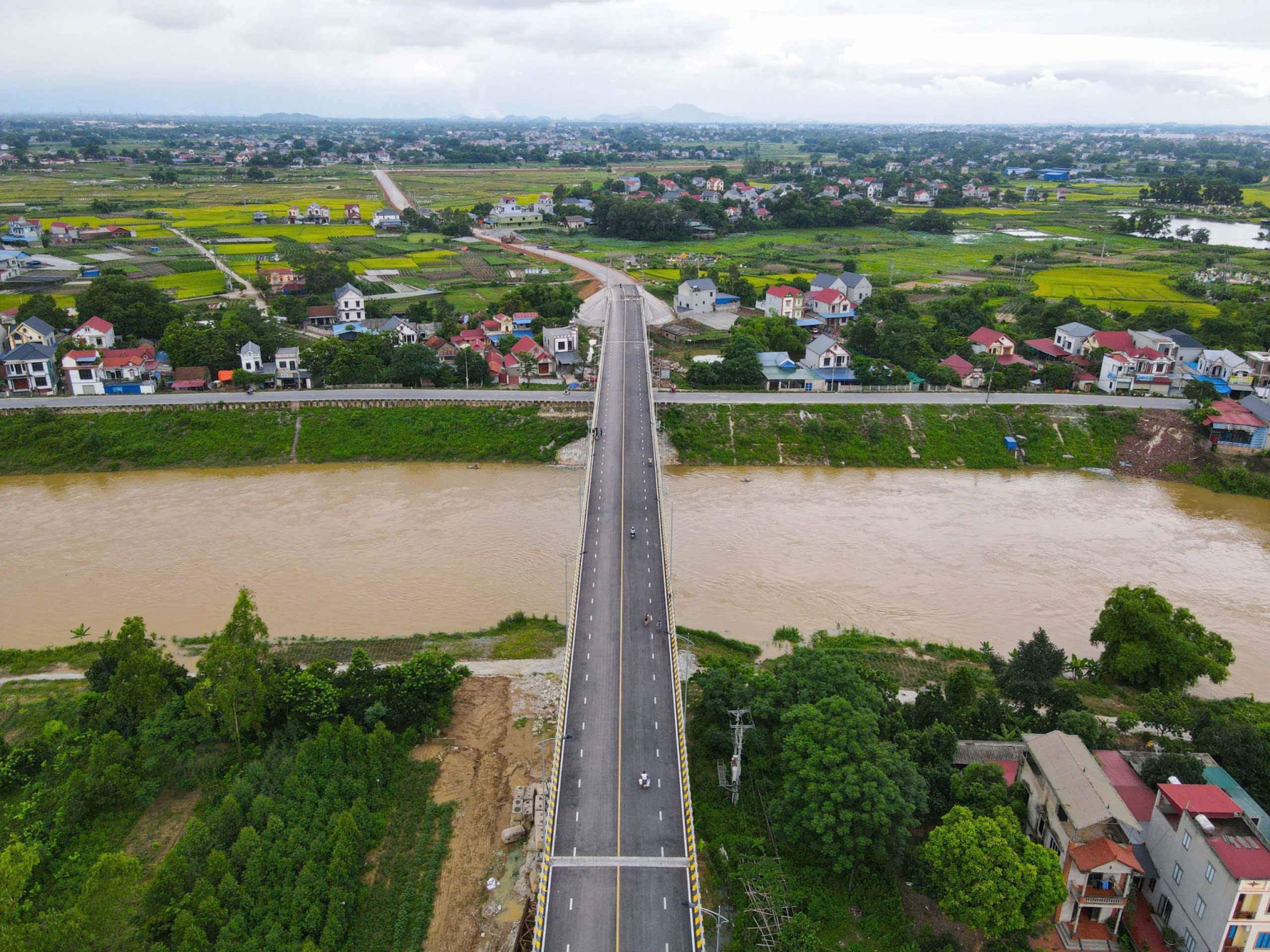 Thông xe cầu 540 tỷ đồng trên đường nối Bắc Giang, Thái Nguyên và Vĩnh Phúc- Ảnh 1.