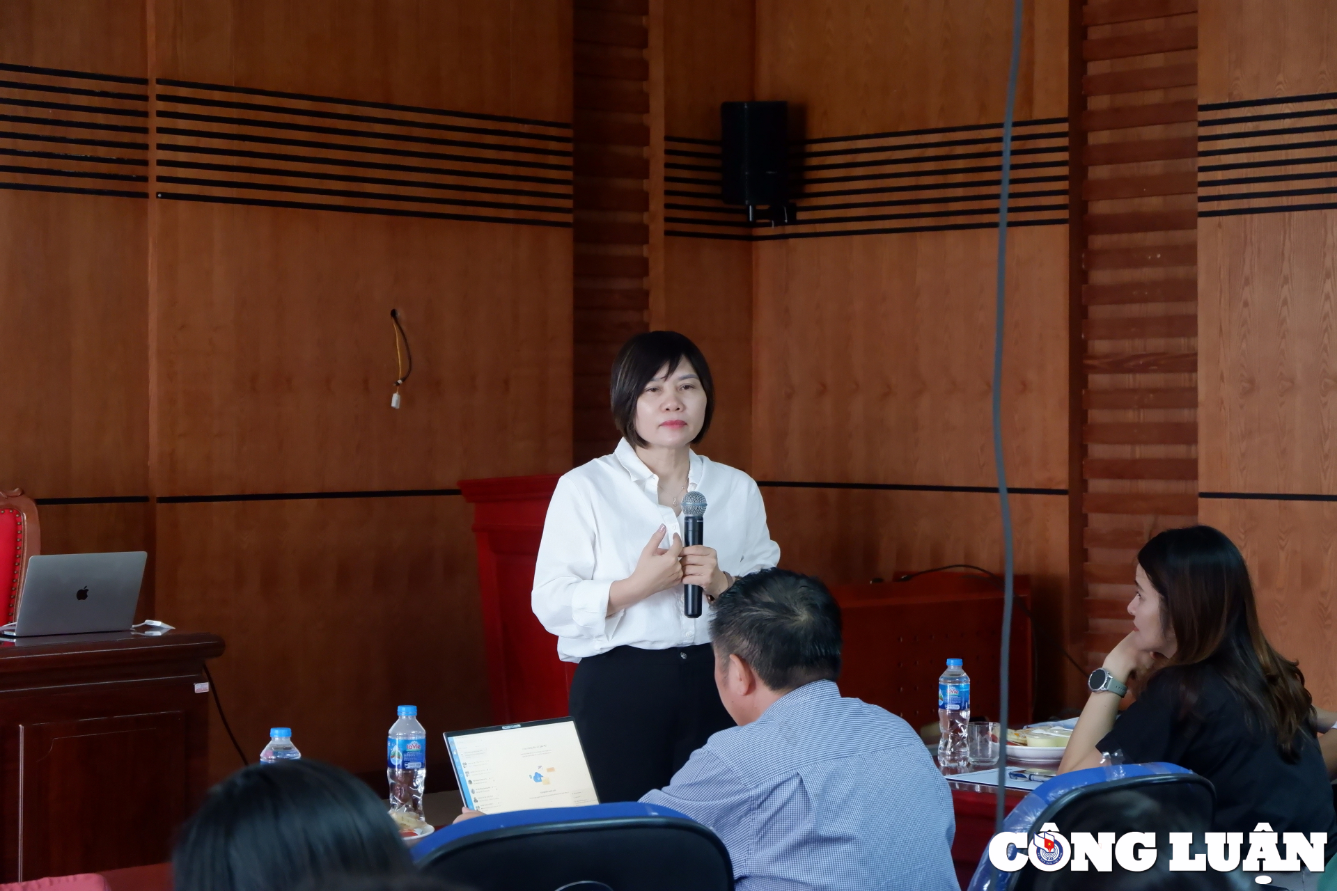 Thanh Hoa, plus de 50 journalistes ont participé à une formation sur les compétences nécessaires pour créer des travaux journalistiques de haute qualité. Photo 2