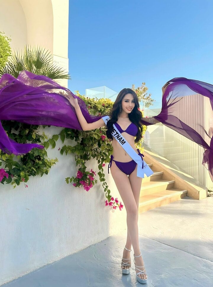 At the competition, Ngoc Hang was always considered to be in the group of contestants with bright bodies and appearances. Previously, in the bikini competition, she had shown off this advantage.