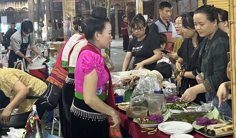 41 unidades participan en el Festival Nacional de Comida en Dien Bien foto 3