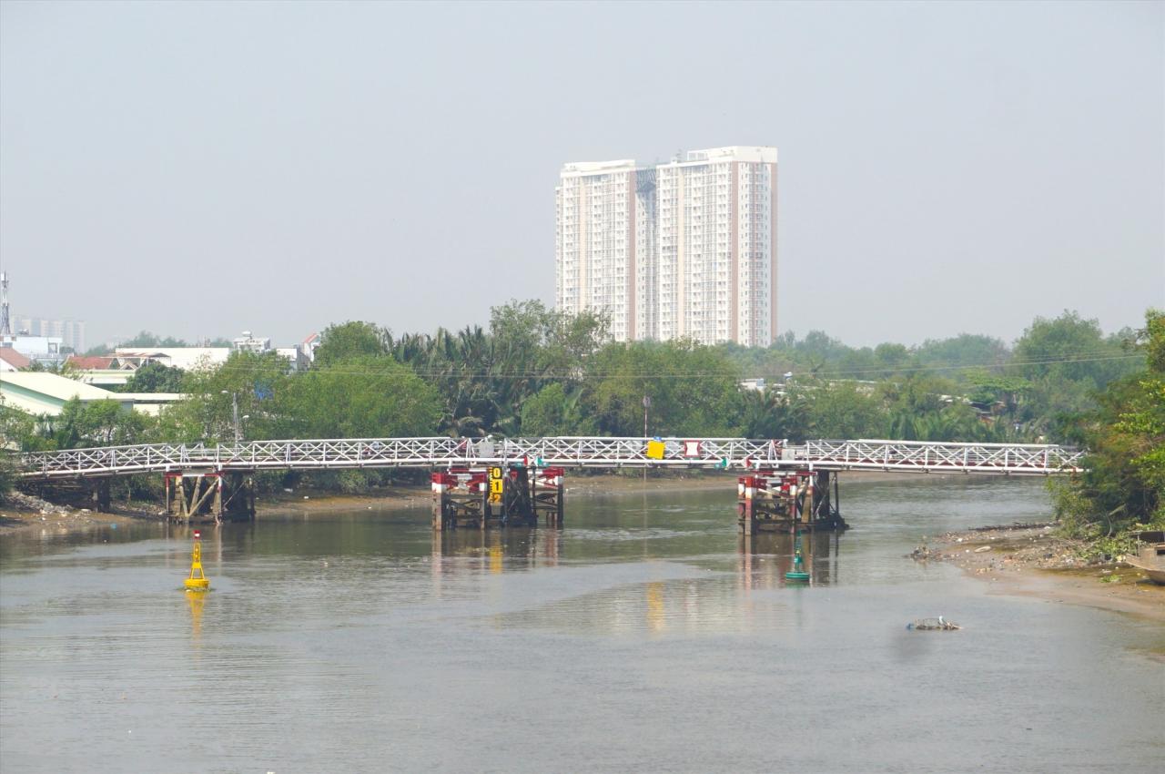 Ho Chi Minh City is about to spend 512 billion VND to build Rach Dia bridge connecting Nha Be with District 7.