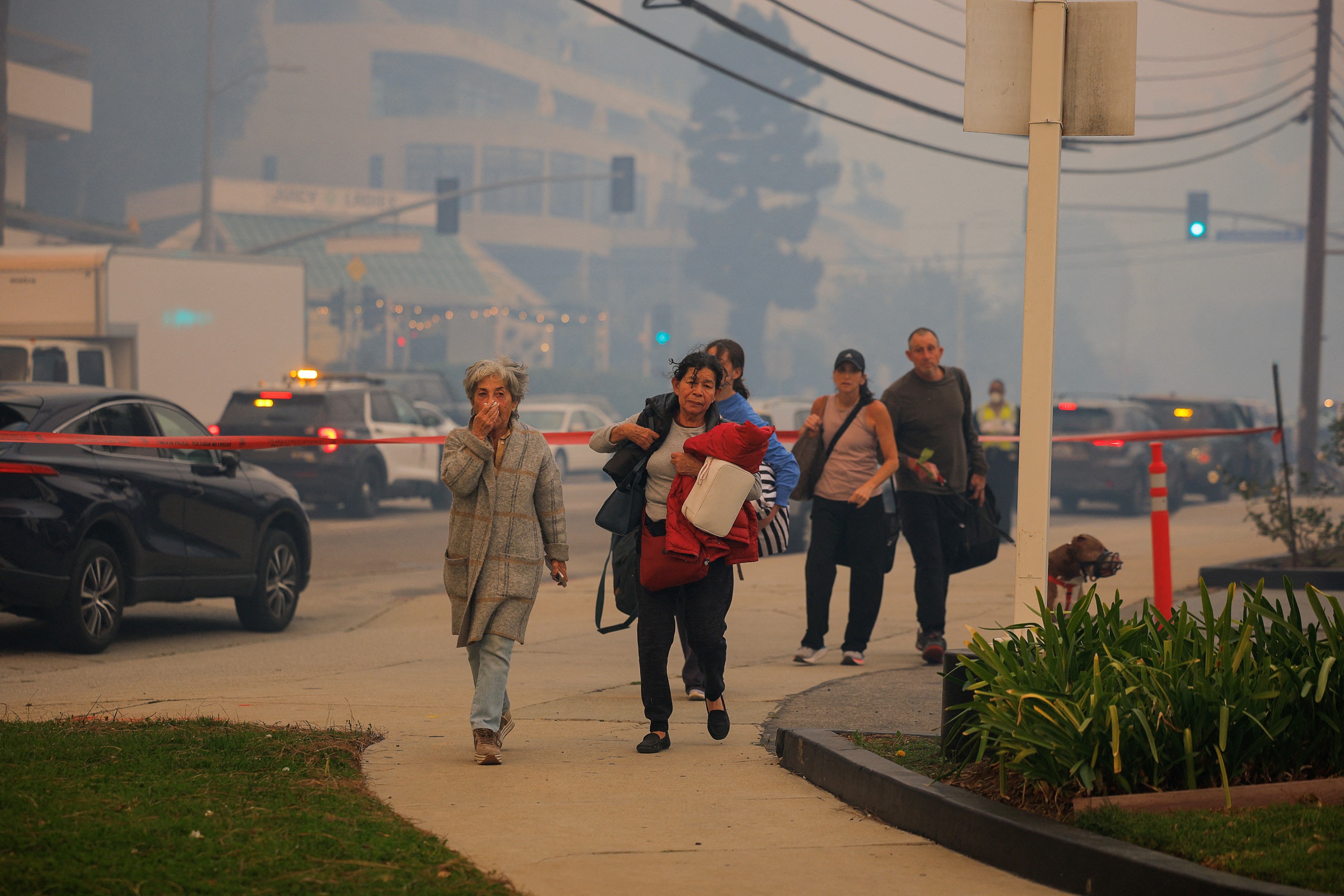 Cháy lớn tại California, hàng ngàn người phải sơ tán- Ảnh 4.