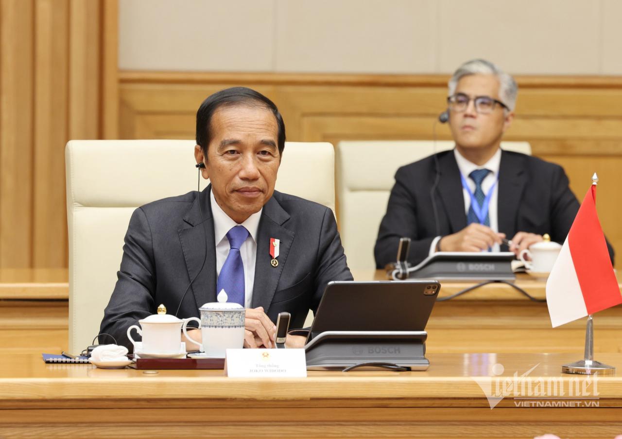 Joko Widodo Pham Minh Chinh 4.jpg