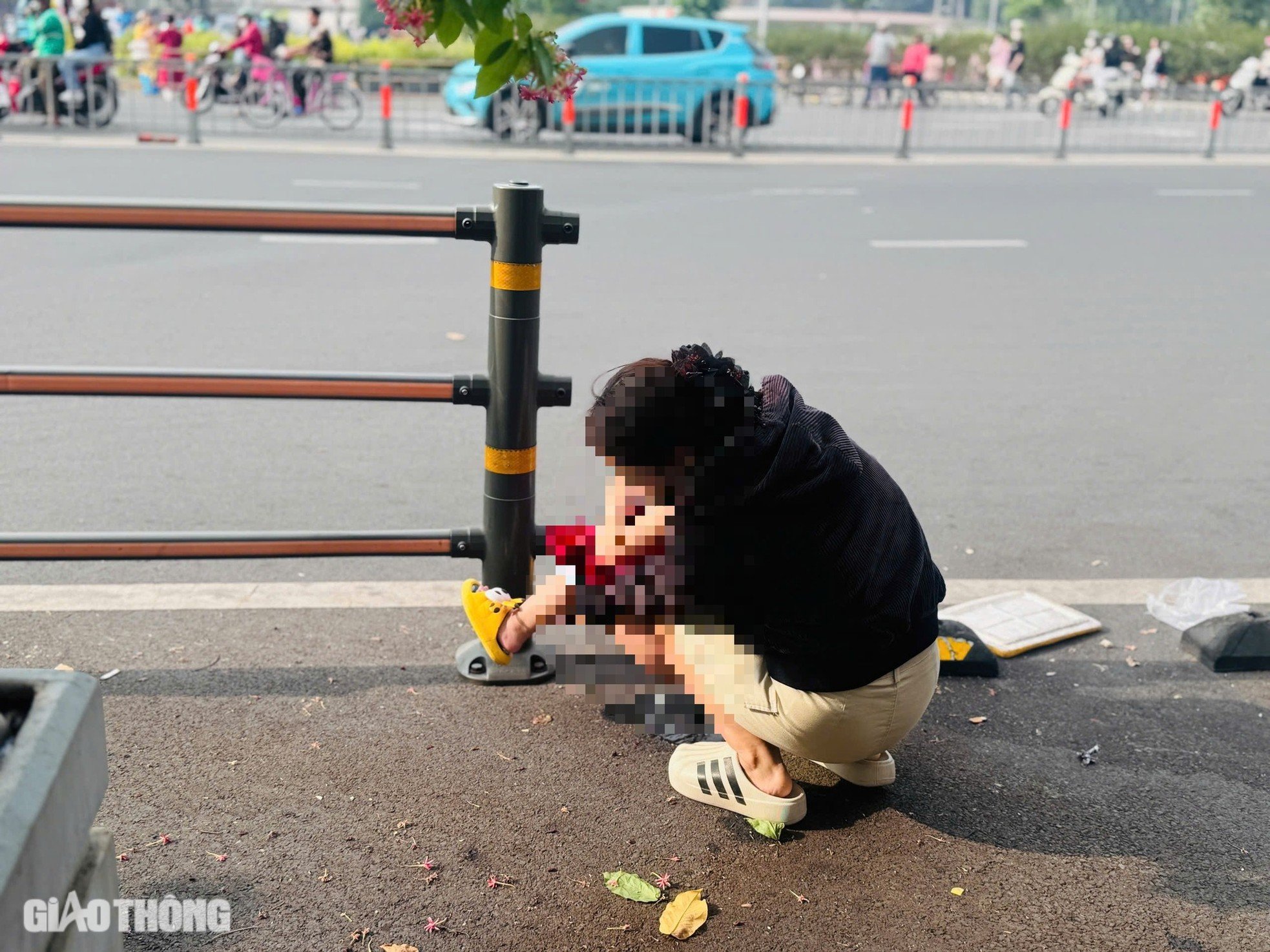 ベンタイン市場は、旧正月の写真を撮るために何百人もの人々が集まる中、ゴミで溢れている。写真9