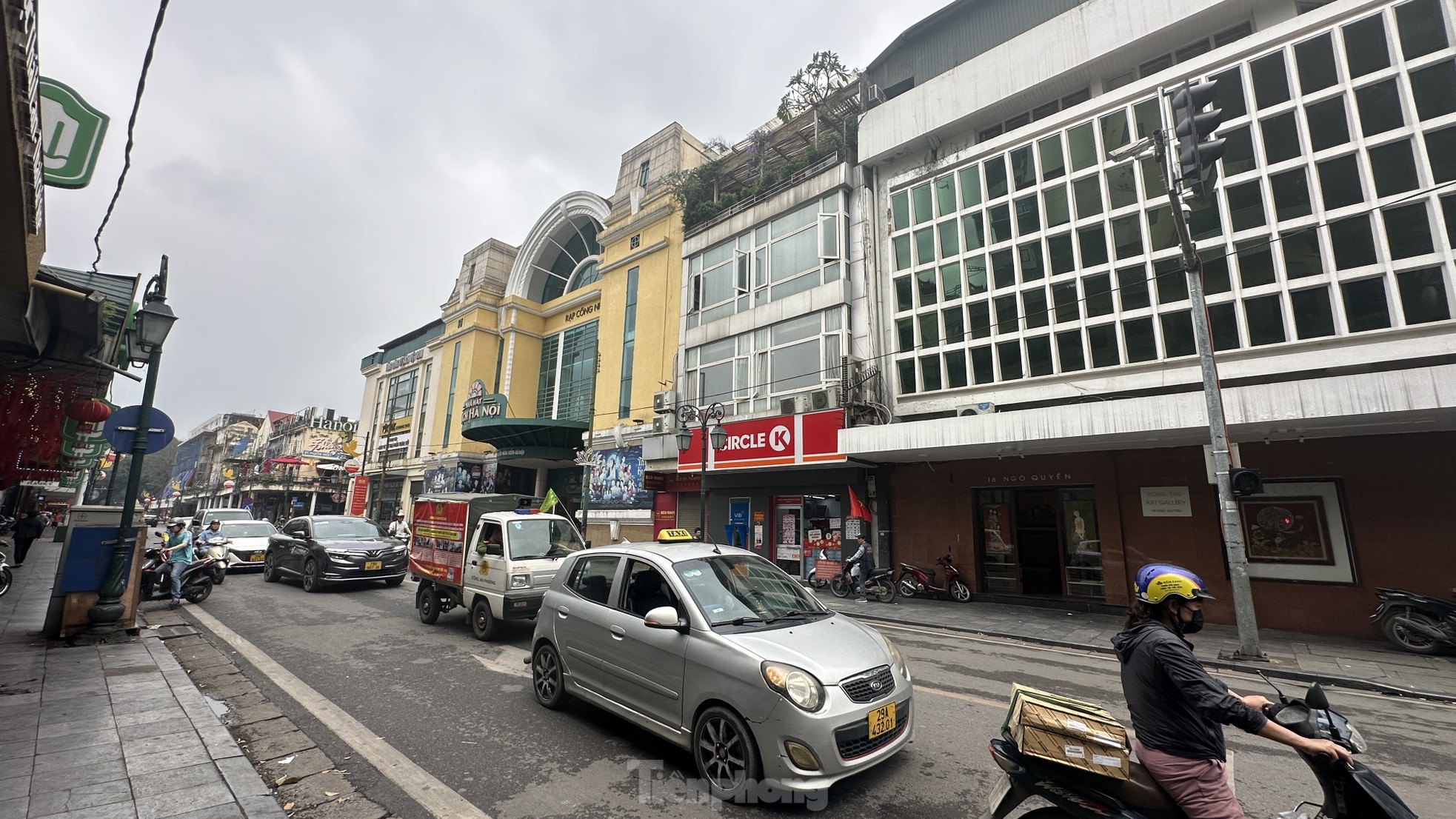 Hanoi renovates the facade of Trang Tien street photo 12