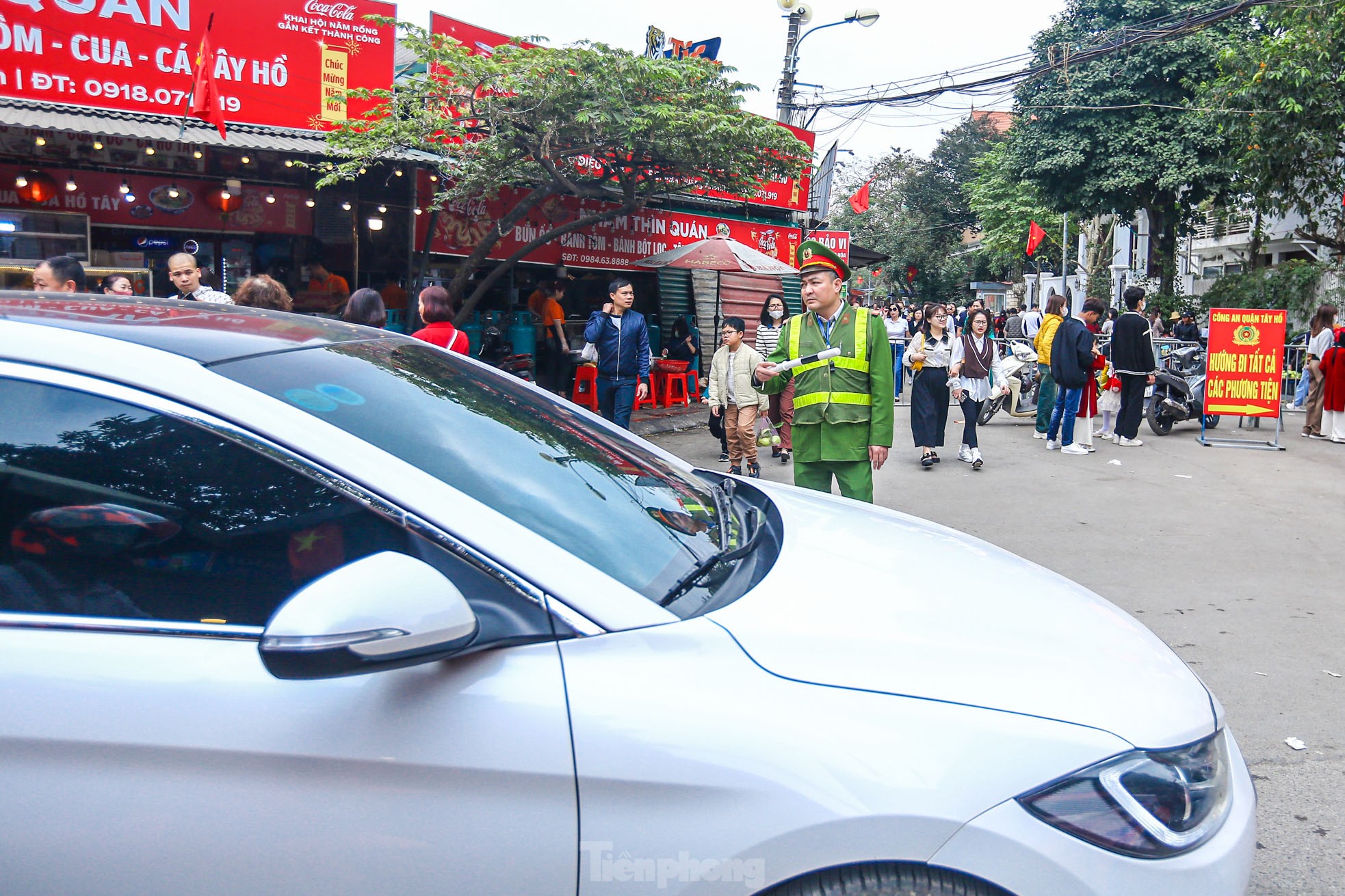 Cashless parking fee collection, no more waiting for hours at Tay Ho Palace during Tet holiday photo 23