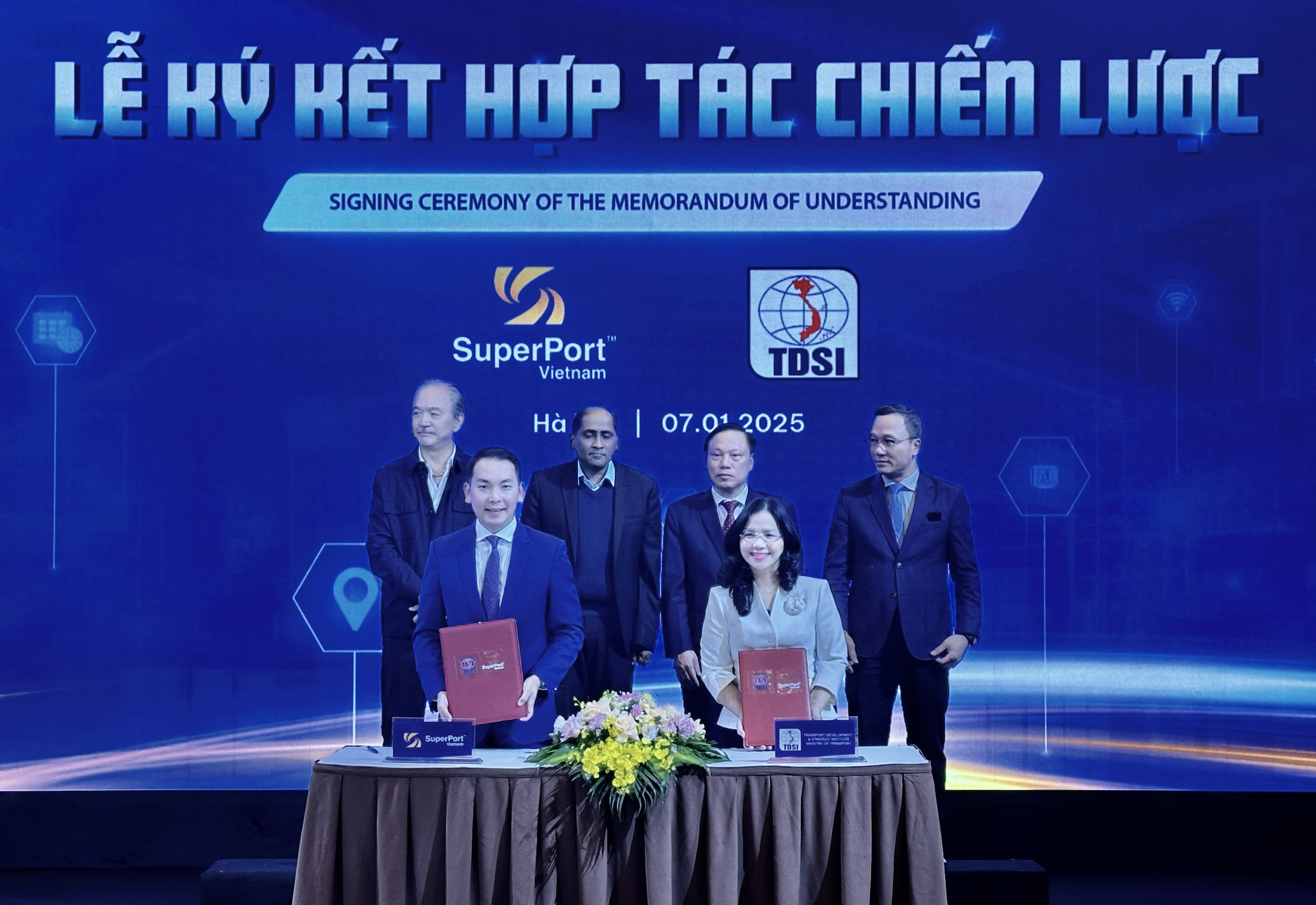 វៀតណាម SuperPort™ និងដៃគូយុទ្ធសាស្ត្រសហការអភិវឌ្ឍហេដ្ឋារចនាសម្ព័ន្ធដឹកជញ្ជូនផ្លូវដែក