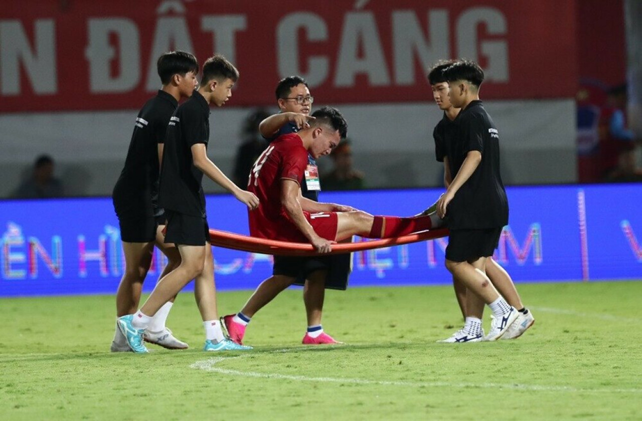 Vietnam team paid a heavy price after winning against Hong Kong