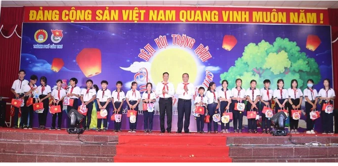 เทศกาลไหว้พระจันทร์ “จุดประกายฝัน” เพื่อเด็กด้อยโอกาสในอำเภอ