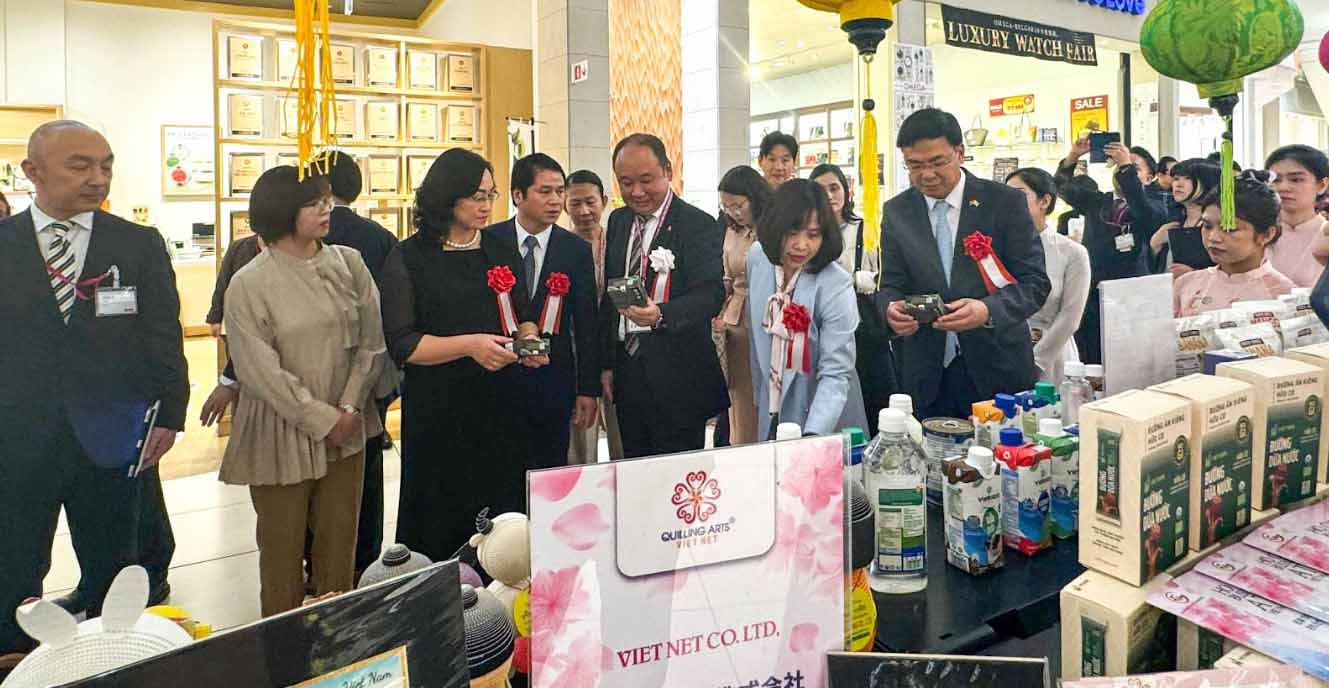 Colorful Vietnamese goods week at AEON Japan 2024