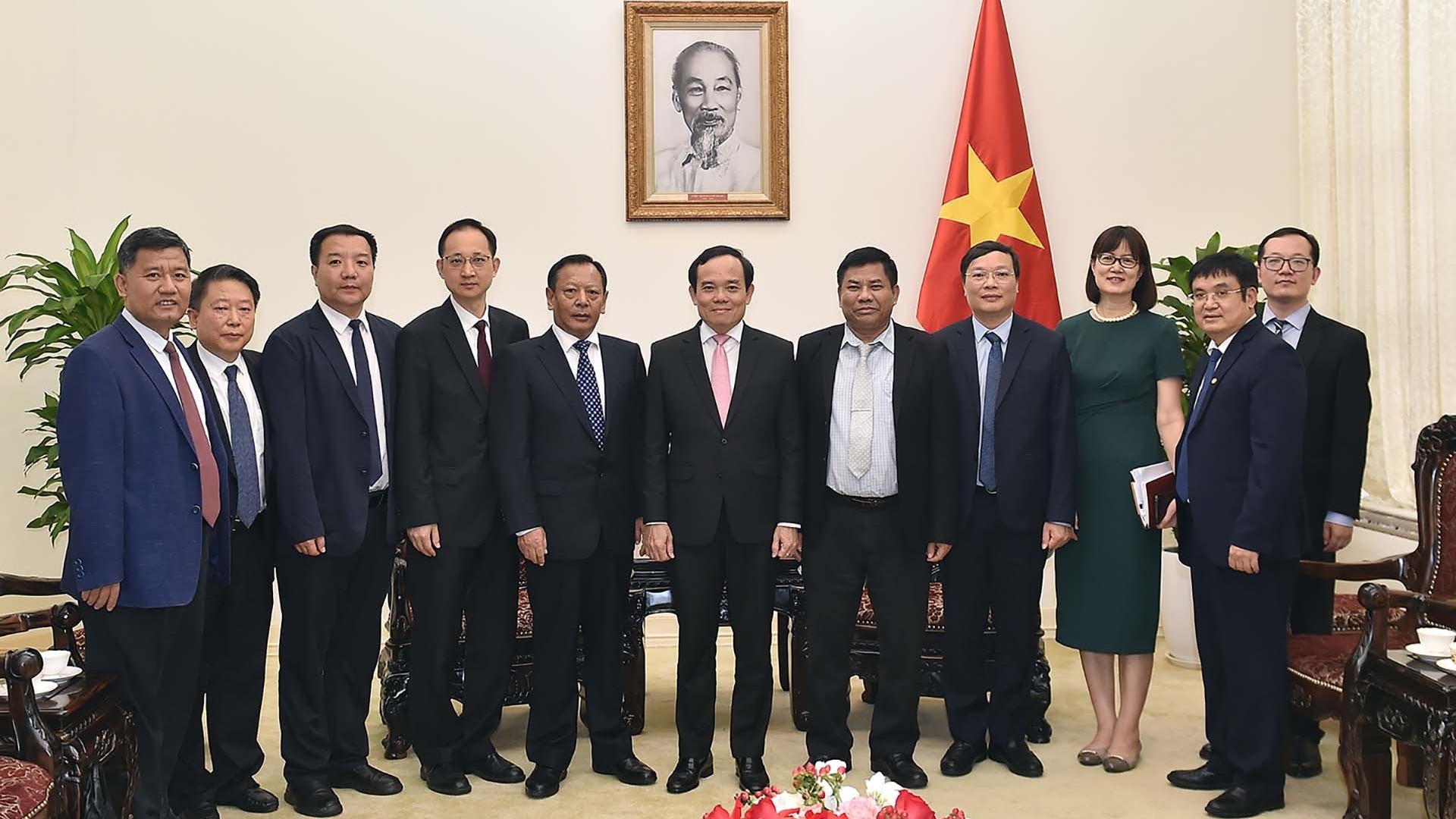 Vietnam y China fortalecen intercambio de experiencias en la elaboración de políticas étnicas