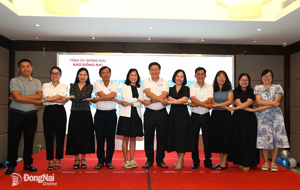 La conferencia de prensa se realizó para dar la bienvenida al congreso y conmemorar el centenario del Día de la Prensa Revolucionaria de Vietnam, foto 1.