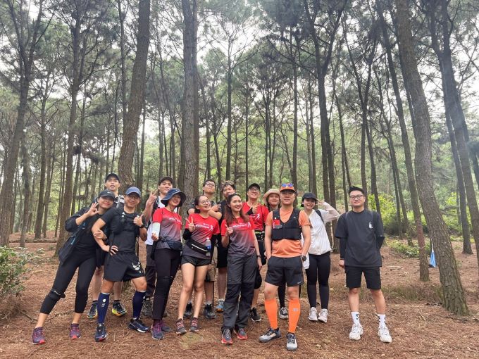 Mr. Nguyen Hoang Giang (orange shirt) during a practice session with DNSE members. Photo: DNSE