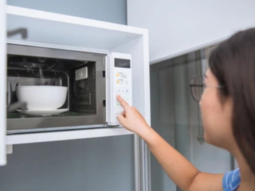 Đã bao giờ bạn thử uống tách cà phê hâm nóng chưa? - Ảnh 1.