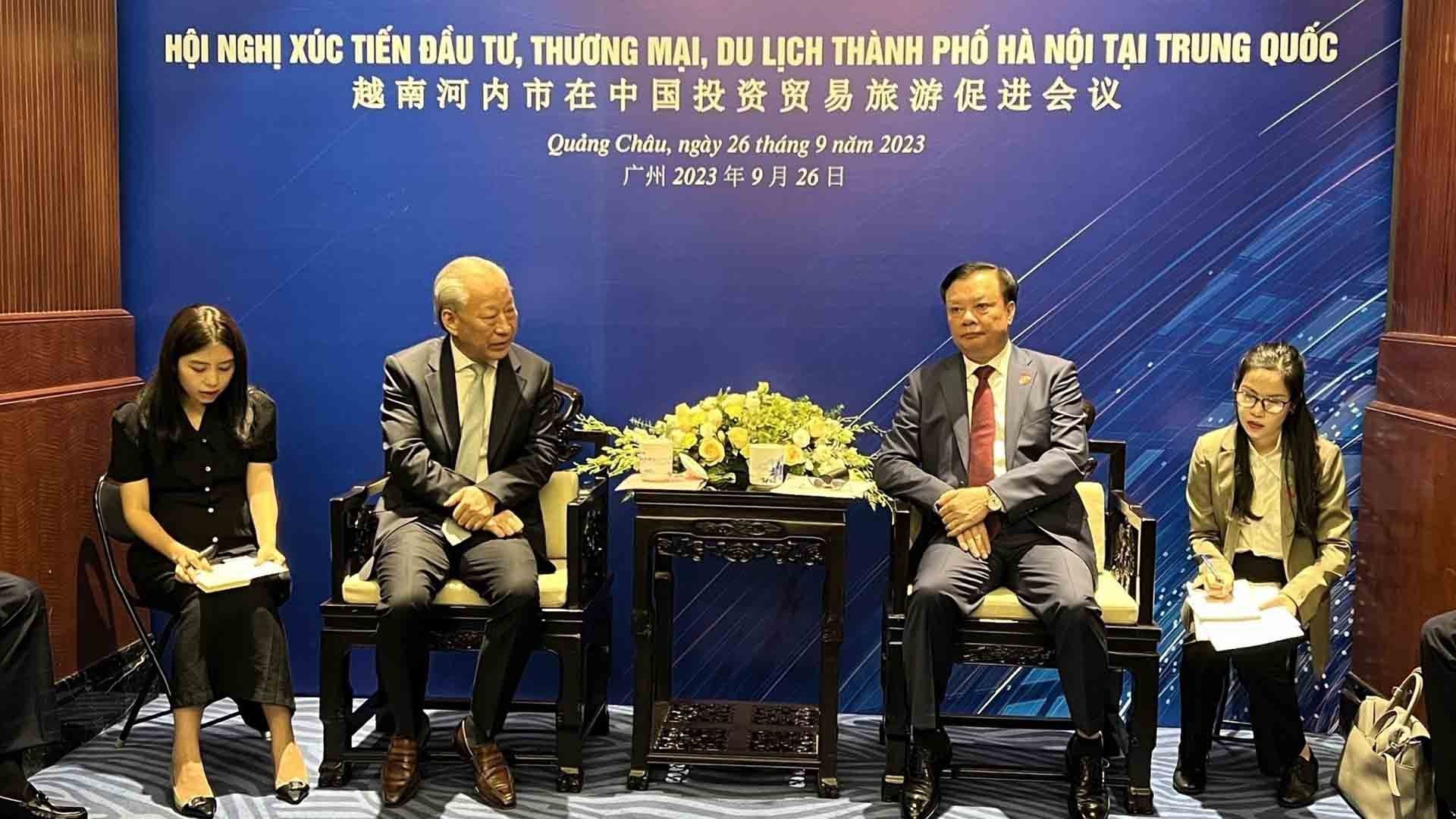 Bí thư Thành ủy Đinh Tiến Dũng tiếp ông Nghiêm Giới Hòa, Chủ tịch - nhà sáng lập Tập đoàn Xây dựng Thái Bình Dương, Trung Quốc. (Nguồn: TTXVN)