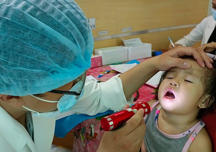 Les hôpitaux occidentaux manquent de médicaments pour traiter la maladie pieds-mains-bouche