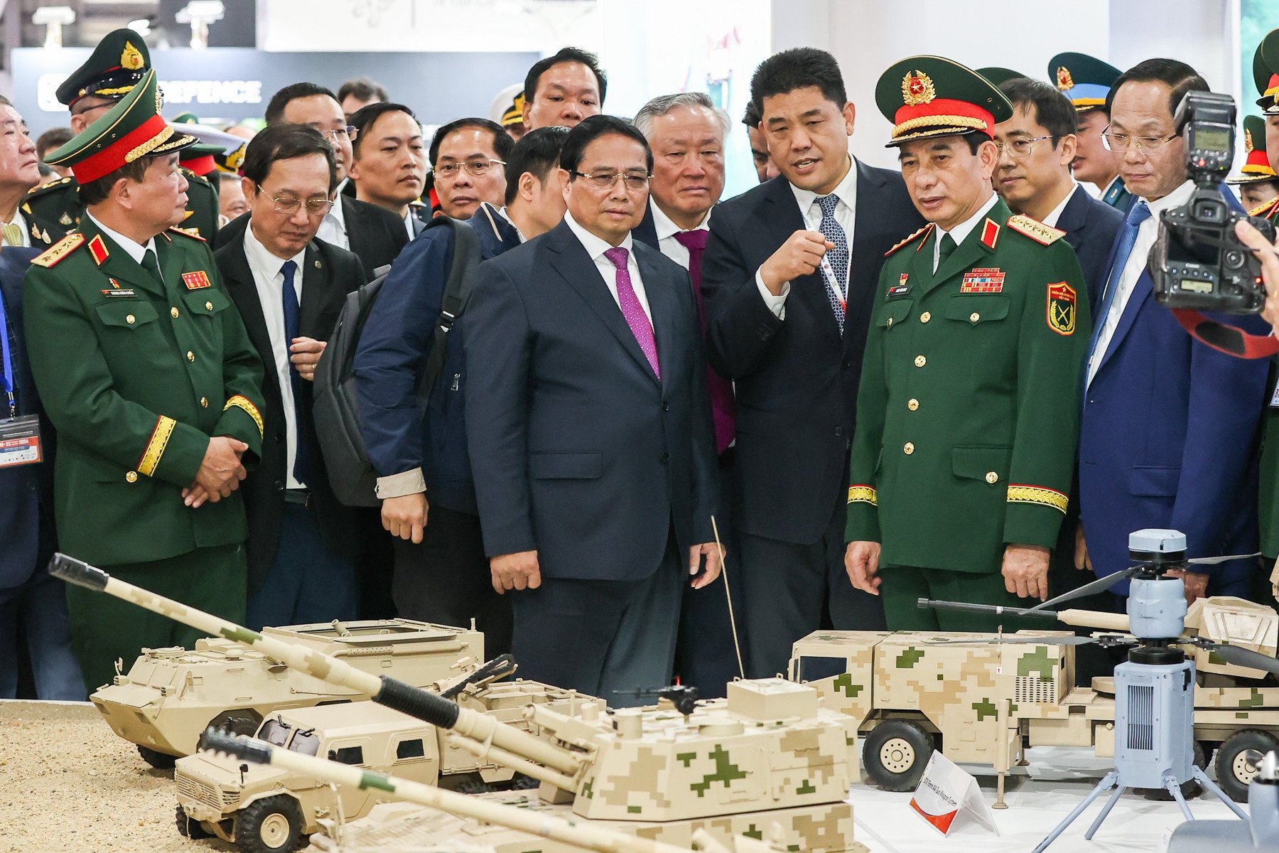 Prime Minister: Vietnam builds strong enough defense potential to increase self-defense capability