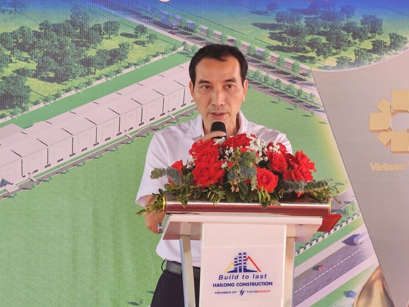 Encik Pham Anh Tien, Pengerusi Syarikat Saham Bersama Pembinaan Hai Long - Kontraktor Am Projek, bercakap di majlis itu. Foto: Thanh Son