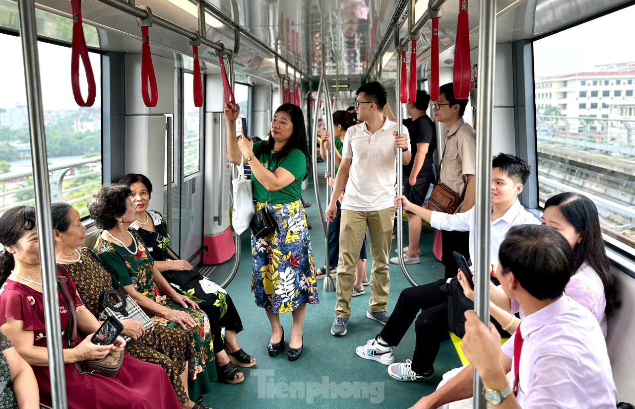 Hết miễn phí, metro Nhổn - ga Hà Nội vẫn ‘hút khách’ ngày cuối tuần ảnh 13