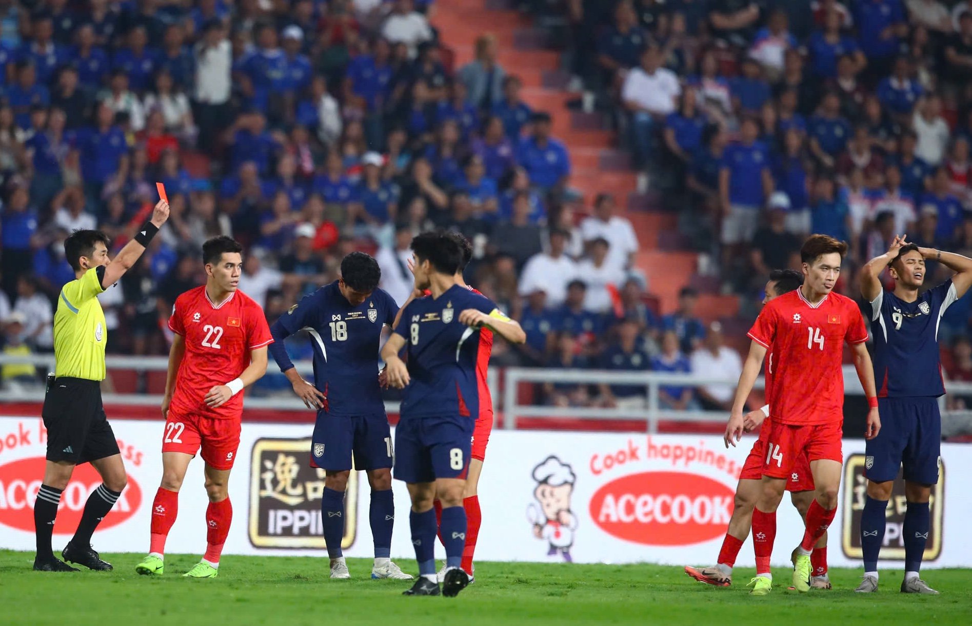 Bau Duc: 'Vietnam team defeated Thailand twice, so happy!'