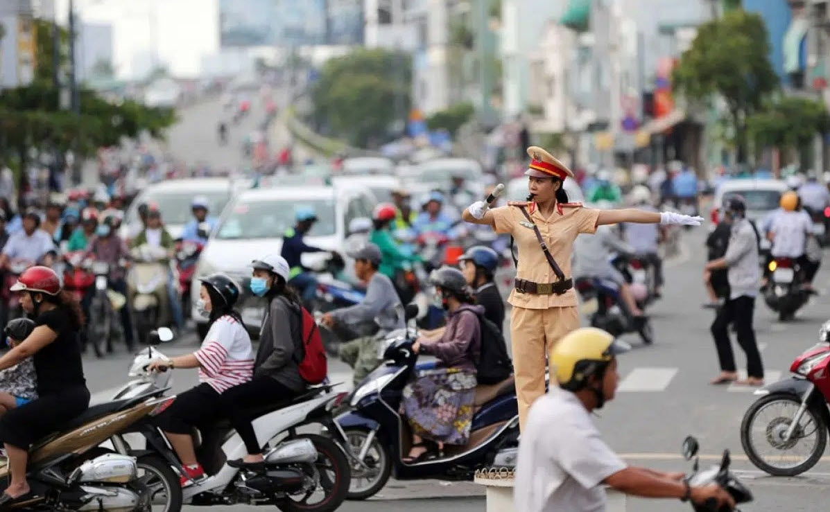 الشروط الواجب توافرها عند قيادة الدراجة النارية في حركة المرور، الصورة 1