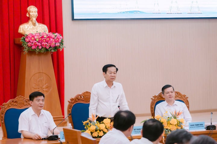 Do Thanh Binh, Parteisekretär der Provinz Kien Giang, hielt bei der Unterzeichnungszeremonie eine Rede.