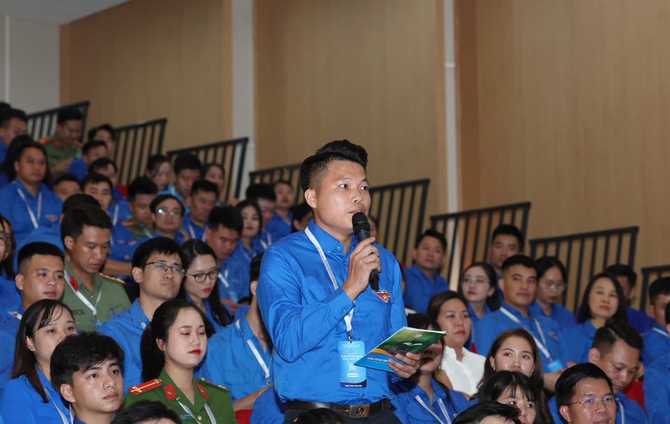 Le délégué Dinh Cong Thanh (district de Cau Giay) a soulevé la question lors de la séance de dialogue.