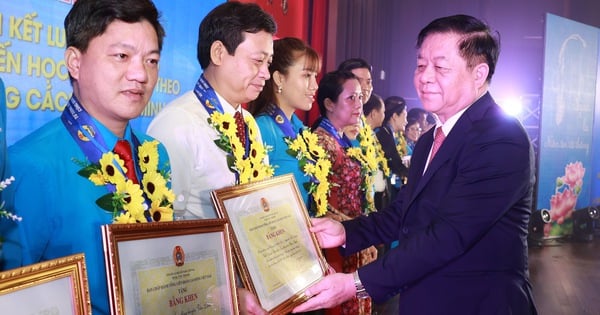 호 삼촌을 배우고 따르는 것은 누구나 할 수 있는 신성한 일입니다.