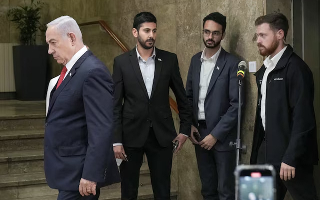 Procès de trois chefs d'accusation contre le Premier ministre israélien