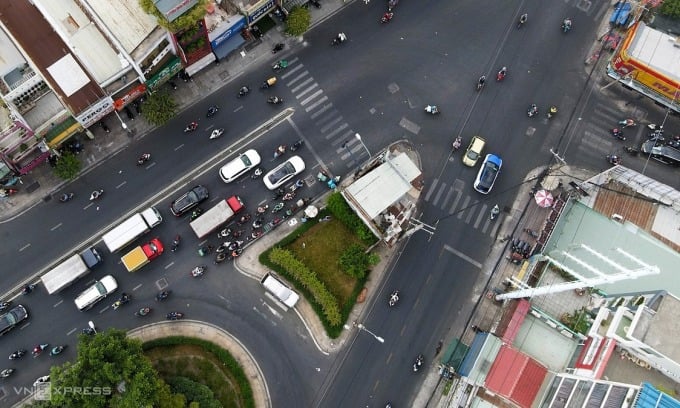 La casa estuvo en el medio de la intersección, en un terreno con forma de flecha, durante los últimos 10 años antes de ser demolida. Foto: Dinh Van