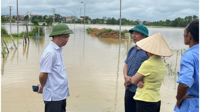 バクニン省の指導者らがヒエップホアの洪水・暴風雨防止状況を視察