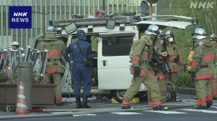 Un gran número de fuerzas policiales estuvieron presentes en el lugar para investigar el incidente en detalle. (Foto: NHK)