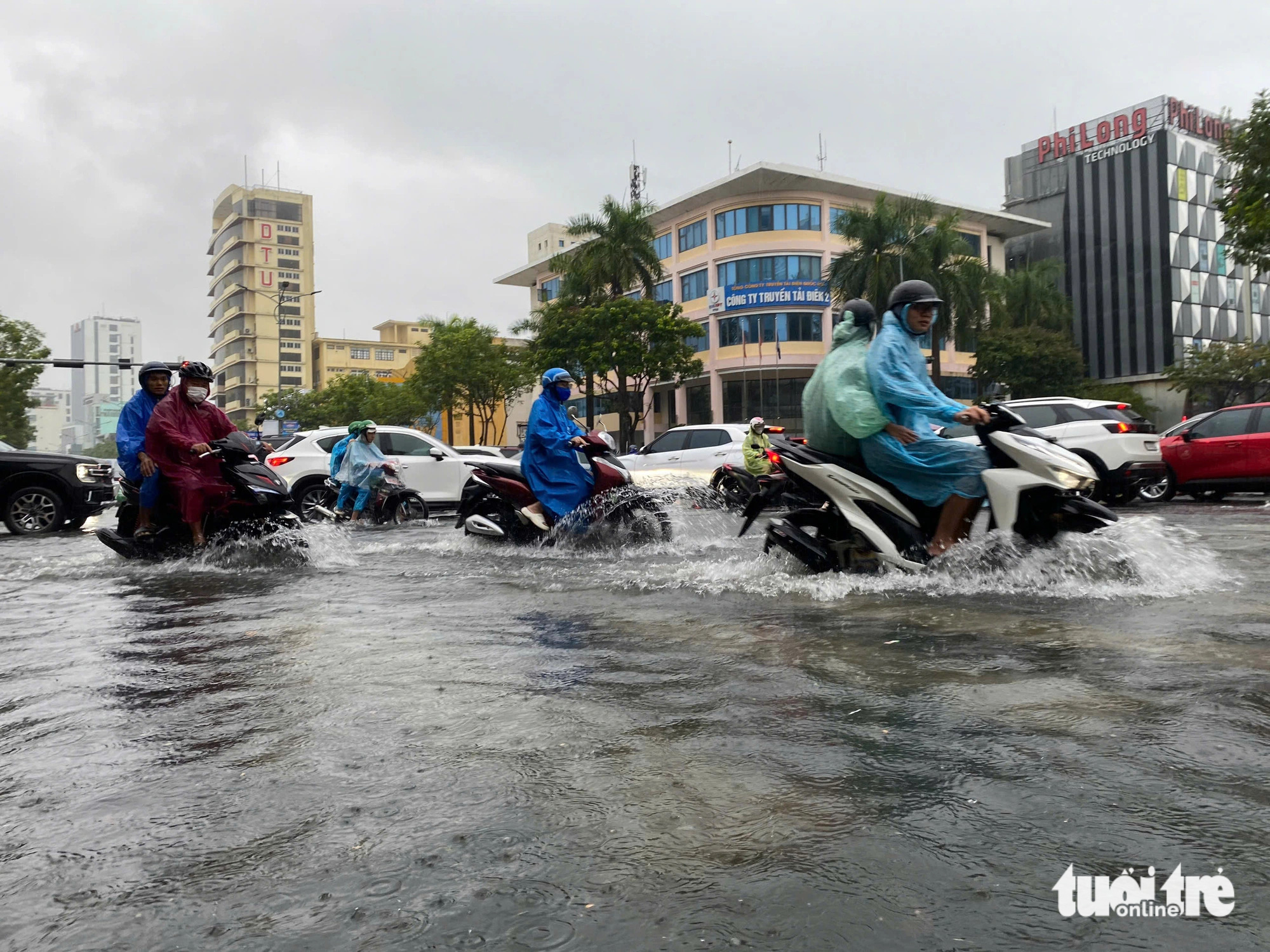 Đà Nẵng cho học sinh nghỉ học vì mưa lớn  - Ảnh 1.