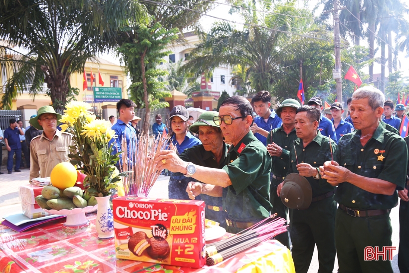 Ha Tinh people moved to welcome martyrs' remains back to their homeland