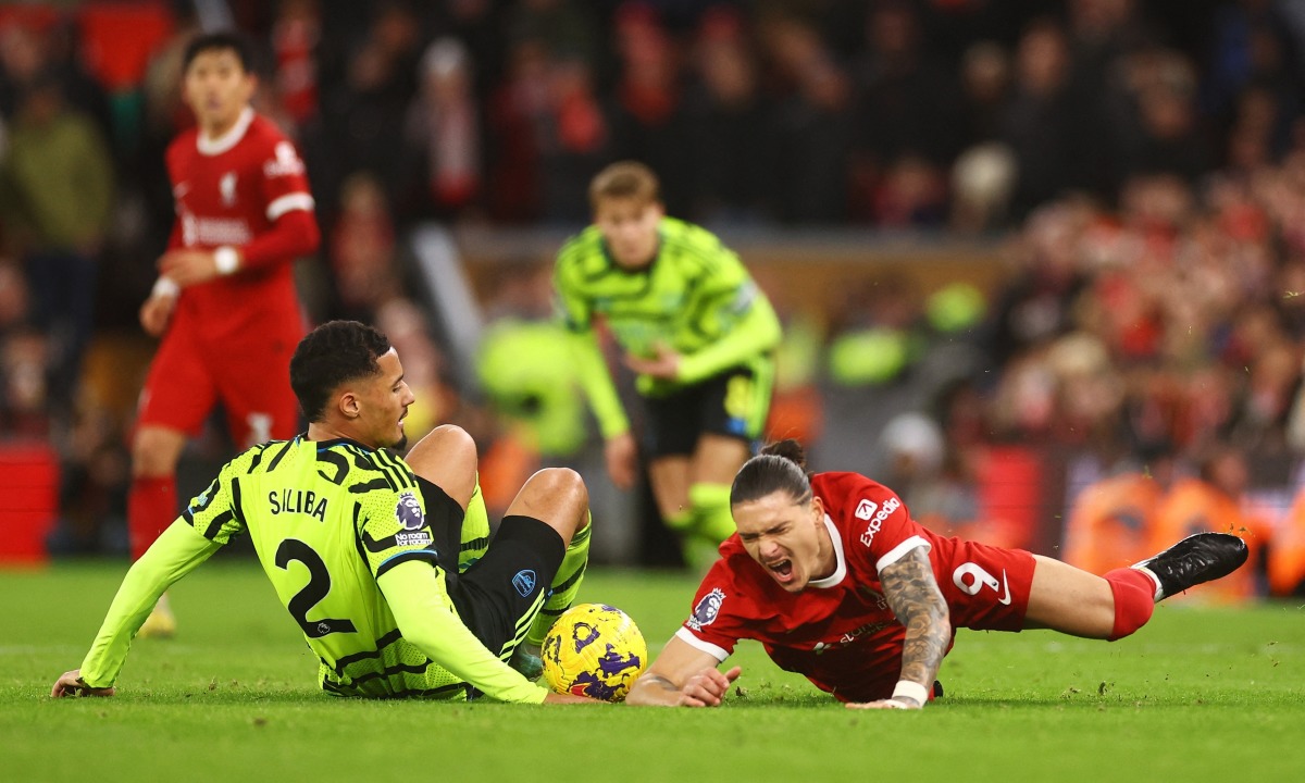 Trung vệ Arsenal: 'Đó đáng ra phải là phạt đền cho Liverpool'