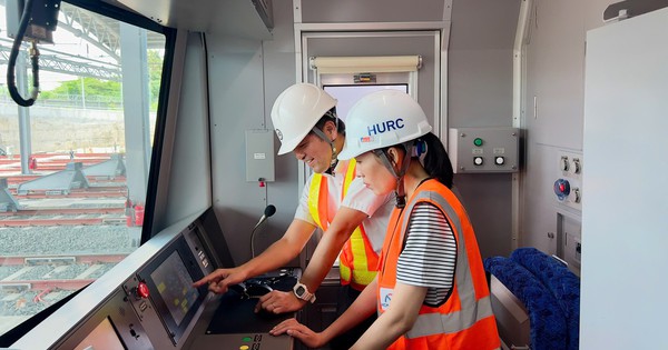 Les stagiaires conducteurs de train vietnamiens s'entraînent directement sur les trains de la ligne 1 du métro