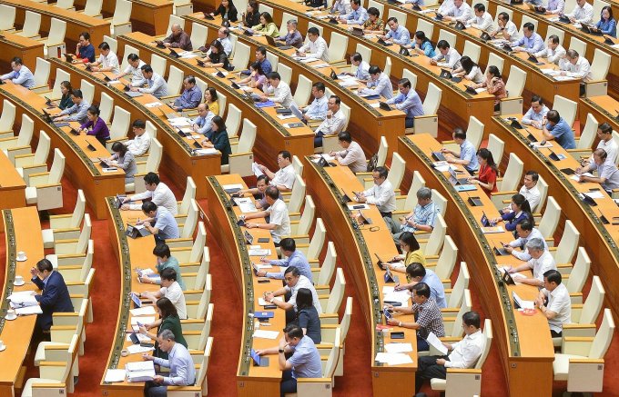 Questioning session with Deputy Prime Minister Le Minh Khai on the morning of June 8. Photo: National Assembly Media