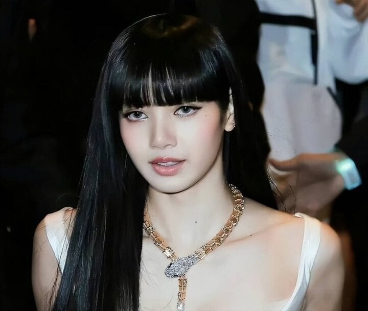 Viễn cảnh Lisa khi rời BlackPink và bị Trung Quốc phong sát.