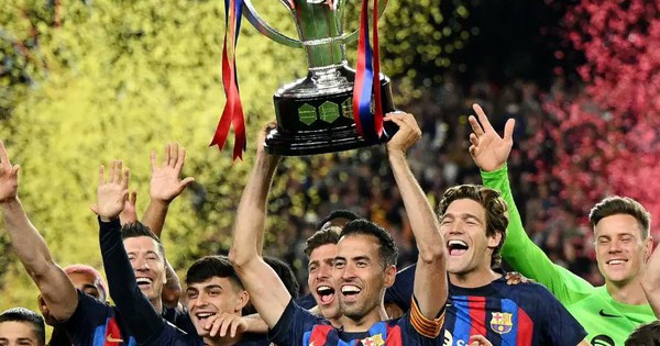 Barcelona bị đánh bại trong ngày nhận cúp vô địch La Liga