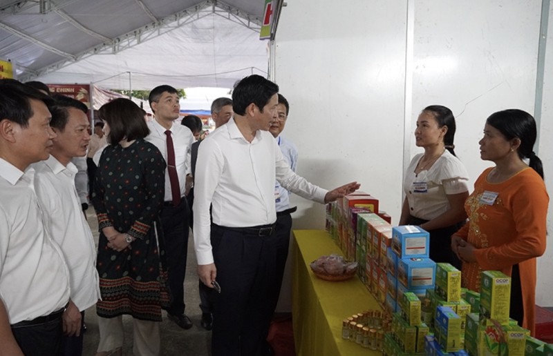 บูธเกือบ 300 บูธในงาน North Central Region Rural Industrial Fair 2023 - Quang Binh