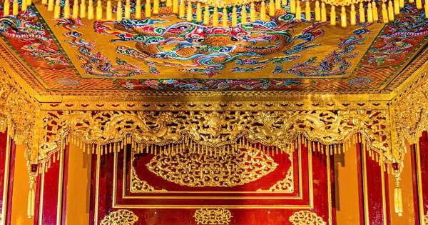 Admire the Thai Hoa Palace's treasure canopy after restoration