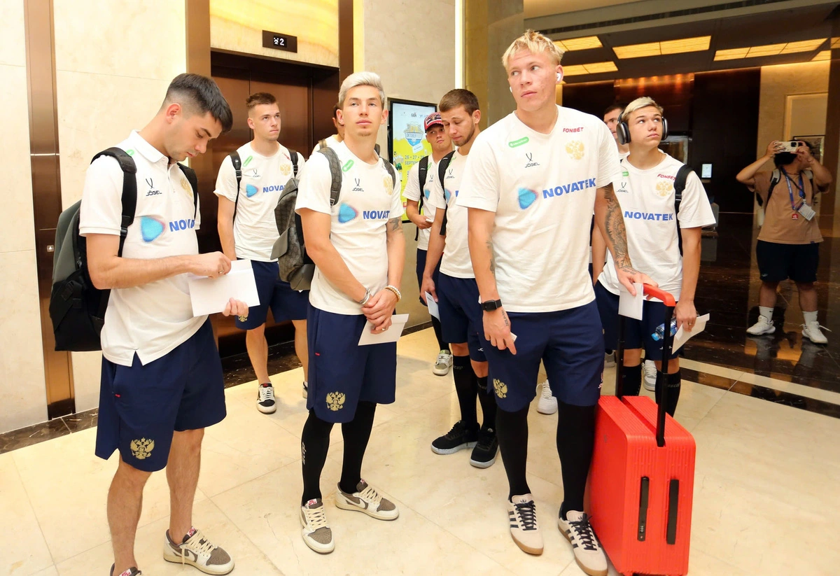 La selección rusa ha llegado a Hanoi, mañana por la noche se enfrentará al anfitrión Vietnam.