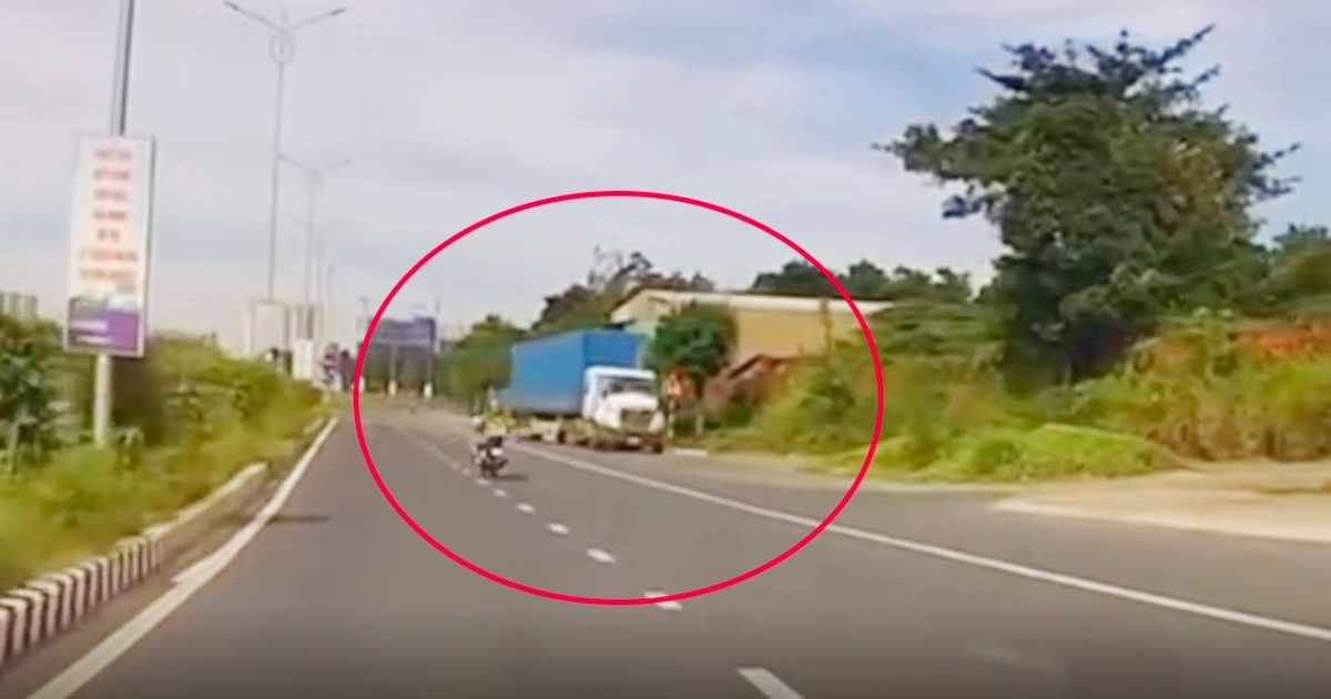 Vérification des camions porte-conteneurs circulant dans la mauvaise direction à Binh Duong