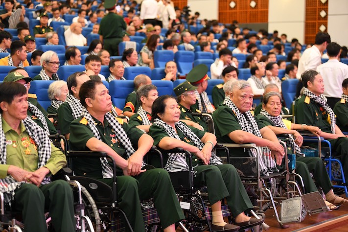 War invalids attending the program. Photo: Pham Dong